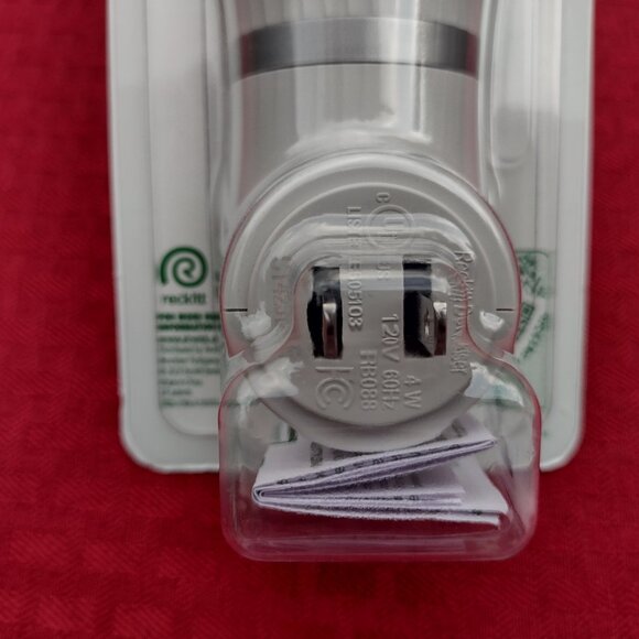 NEW Air Wick Plug-In Scented Oil Warmers – Set of 2 - Picture 5 of 6